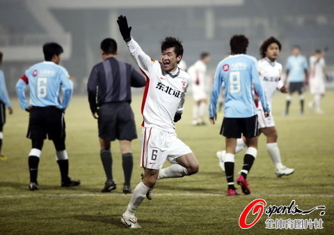 争议判罚引发全场激烈骚动</p>  
